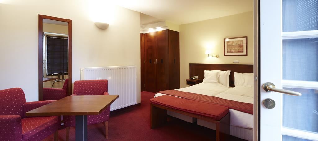 Hotel Ter Driezen Тюрнхаут Номер фото